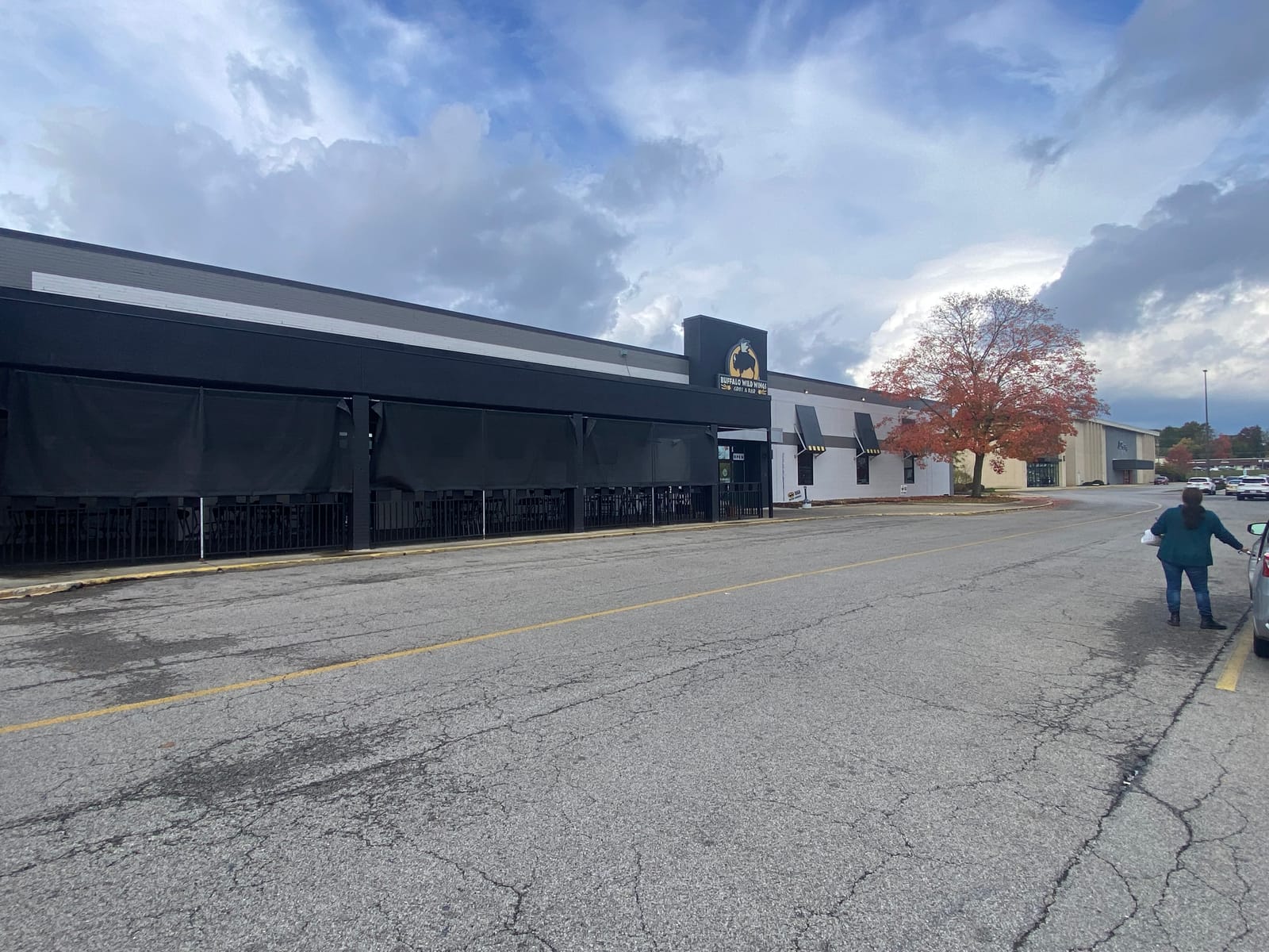 Buffalo Wild Wings, a restaurant painting project completed by Straight Line Painting