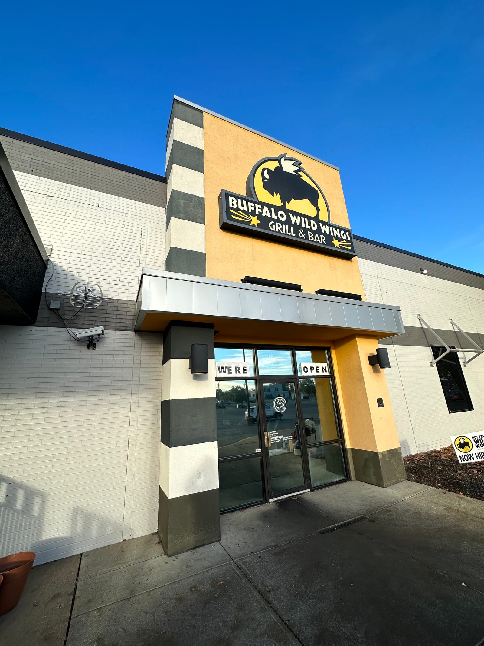 Buffalo Wild Wings, a restaurant painting project completed by Straight Line Painting