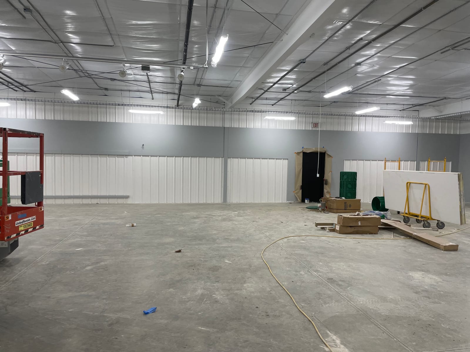 Dollar General, a new-build retail painting project completed by Straight Line Painting